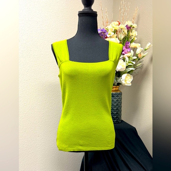 Joseph A. Vibrant Green Fitted Tank Top with Square Neckline size Medium - Picture 1 of 9